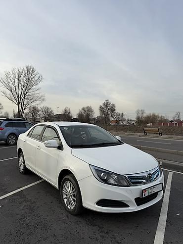 BYD: BYD E5: 2019 г., Электромобиль, Седан — 2