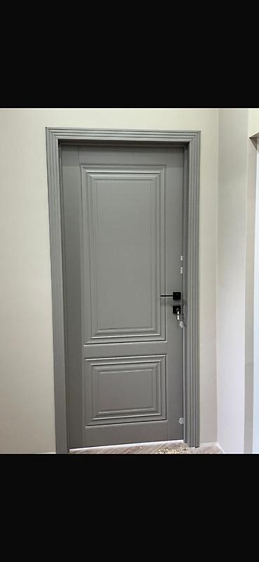 qapi mdf: Daxili otaq qapısı – boz rəngdə, klassik panelli dizayn — 1