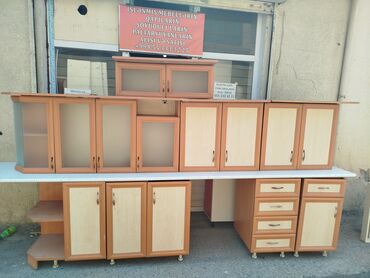 Masalar və oturacaqlar: Mətbəx mebeli rezapal yeni şkaflar əla vəziyyətdədir qırıq çürük yoxdu
