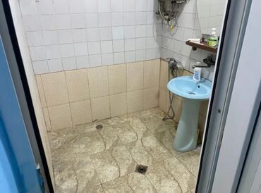 сдается 3 комнатная квартира: Kirayə verilən bu mənzil iki çarpayı, şkaf və digər zəruri ev əşyaları