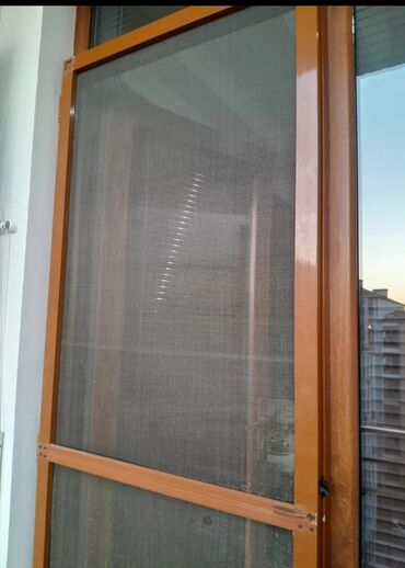 Plastik qapılar: Setka qapı yaxsi veziyetde olcu 210×70 cercive ile 75 ×215
unv masazir
