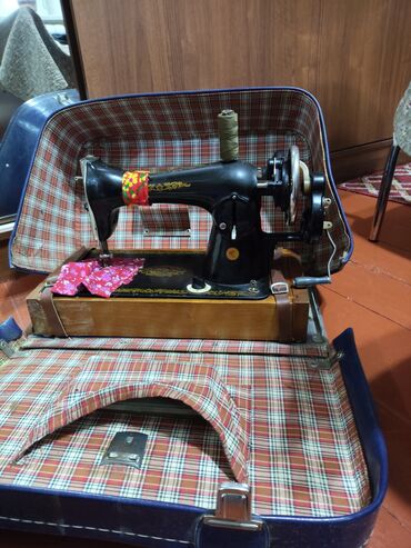 бытовые швейные машины: Швейная машина Механическая, Ручной