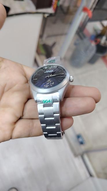 oyster saat: Saat: Kvars mexanizmi olan analoq qol saatı Model yazısı: “ROLEX — 1