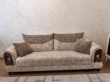 Divan satılır 300azn.açılır bazalı 9ayın mebelidi. Hövsan
Zəhra🌷7411a