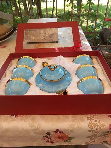 Продаю чайный сервиз, голубой, чайник и шесть пиалок 700с., три