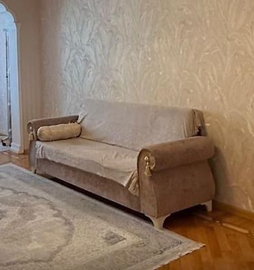 Klassik üslubda, yumşaq parça üzlü 3 nəfərlik divan. Xüsusiyyətlər: -