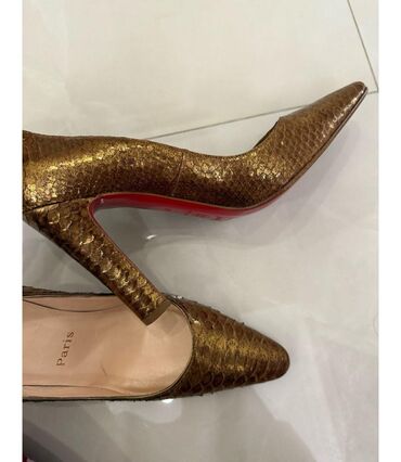 Туфли: Новые туфли Christian Louboutin, оригинал, питон. Размер 39. Своя at lalafo.kg Туфли: Новые туфли Christian Louboutin, оригинал, питон. Размер 39. Своя