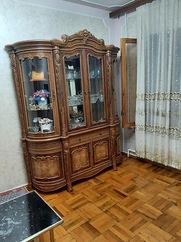 Klassik üslubda taxta servan/vitrin - Material: kütləvi ağac (təbii