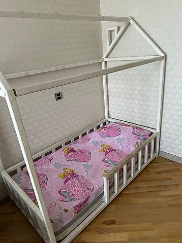 Uşaq çarpayısı – “ev” formasında taxta karkas - Material: bərk taxta