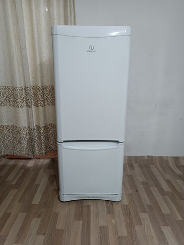 Холодильник Indesit, Б/у, Двухкамерный, De frost (капельный)