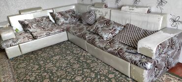 старый мебель: Бурчтук диван, Колдонулган