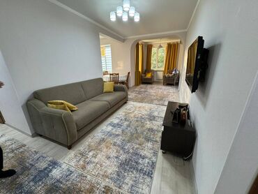 продажа ковров: 3 комнаты, 60 м², Сталинка, 2 этаж