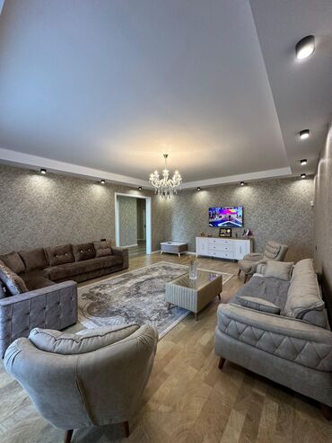 Hovuzlar: Hovuz olan həyət evi. Ərazidə istirahət üçün günəş çarpayıları, stol — 15