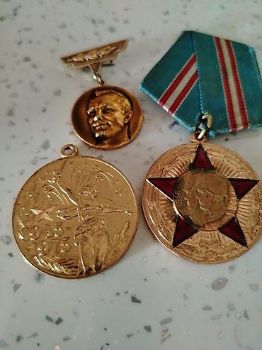 Искусство и коллекционирование: Sovet dövrünə aid 3 ədəd medal və nişan dəsti satilir - Mavi-qırmızı — 2