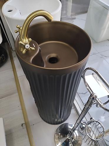 canaqlar: Məhsul: Döşəməüstü dayanan lavabo (stelajlı “pedestal sink”) Təsvir — 2