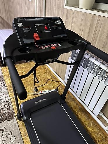 Беговые дорожки: Беговая дорожка BeDL 530 140 кг 3.5 л/с 14 км/ч Массажер есть Есть — 4