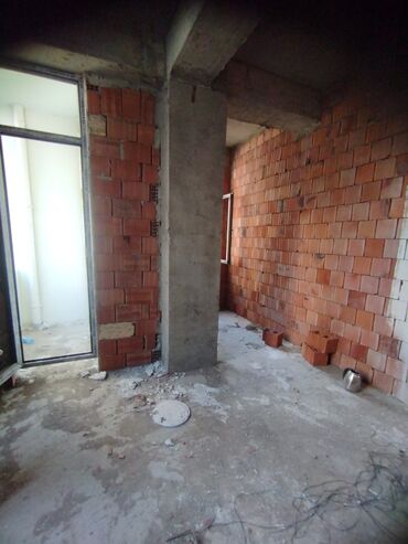 Digər kommersiya daşınmaz əmlakı: Xirdalan s Heydər Ə parkının yanında MCdonals üstünde 53.07 kv 10 — 2