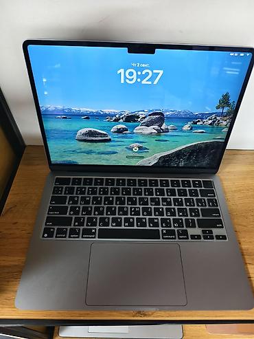 MacBook Air 13.6" M3 / 8 ГБ / 256 ГБ SSD — идеальное состояние +