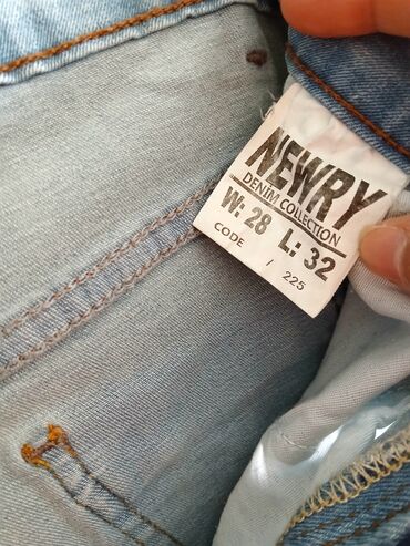 Qadın şalvarları: Cins şalvarlar satılır 
4 ədəd şalvar birgə 7 azn — 8