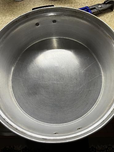 Çudo peç. sovetden qalmadir. altligi da var. işlek veziyyetdedir. 30