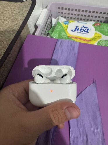 оригинал наушники айфон: Продам AirPods Pro оригинал!!! В отличном состоянии заряд держит