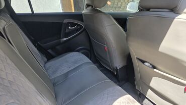 авто рага: Toyota RAV4 в цвете кузова белый жемчуг 2006, объем 2 4, 4 WD