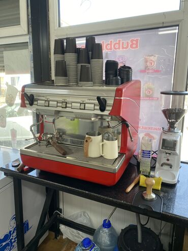 тяжелый дым аппарат: Кофе машина Simonelli Appia 2 . Очень хорошем состоянии . +