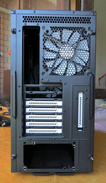Ostali kompjuterski delovi: Fractal Design Define 4 Black Pearl Sound Proof 12kg Čelika Obloženo — 11