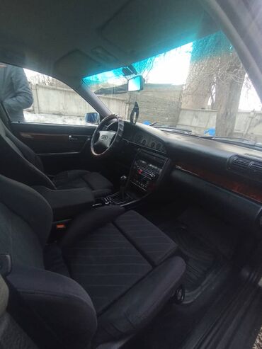 Audi A6: 1995 г., 2 л, Механика, Газ, Седан