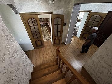 дом из бруса: 🏡 Продается добротный 2-этажный дом в престижном районе Арча-Бешик! 📍 — 9