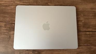 Zərif səma mavisi rəngi ilə diqqət çəkən, əla vəziyyətdə MacBook Air