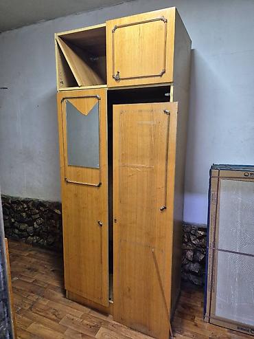 Шифоньеры, шкафы для одежды: Шкафы деревянные. Цены от 700 сом до 2000 сом. Пишите номер фото — 17