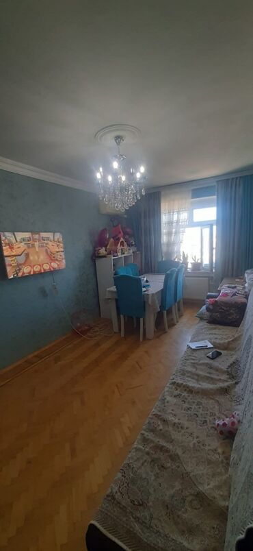Kirayə mənzillər: Bakı, Bakıxanov qəs., 3 otaqlı, Köhnə tikili, m. Neftçilər, 80 kv. m