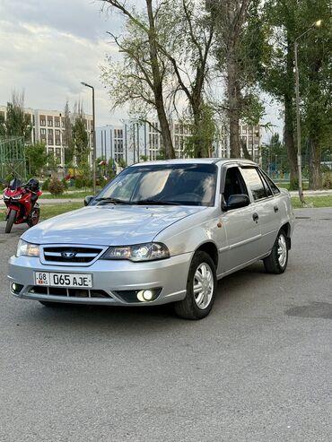 срочно продать машину: Daewoo Nexia: 2010 г., 1.5 л, Механика, Бензин, Седан