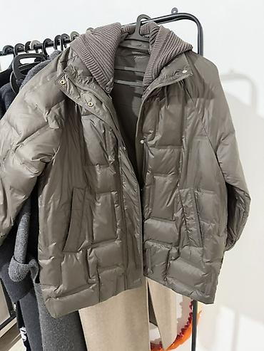 Пуховики и зимние куртки: Курткалар сатылат б/у бирок бир эки жолу кийилген. Кара куртка женский — 8