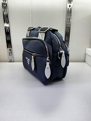 acne studio: Сумка PRADA, компактная модель в темно‑синем цвете. Особенности: - — 3