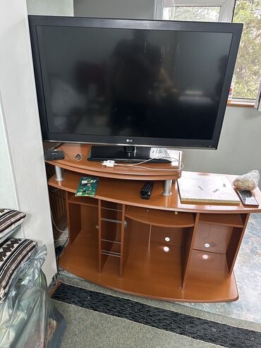 Телевизоры: Продам телевизор вместе журнальный столик 42 дюйма. Марки LG 42CS460