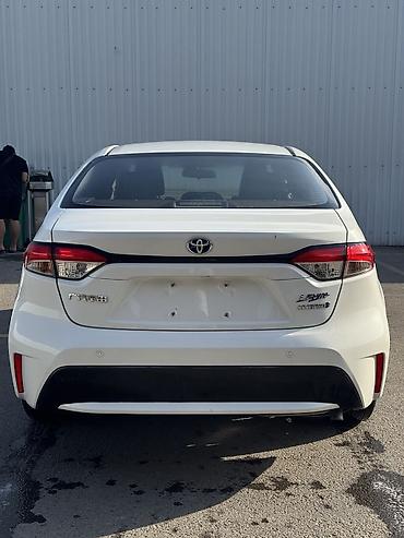 Транспорт: Toyota Corolla: 2023 г., 1.8 л, Вариатор, Гибрид, Седан — 5
