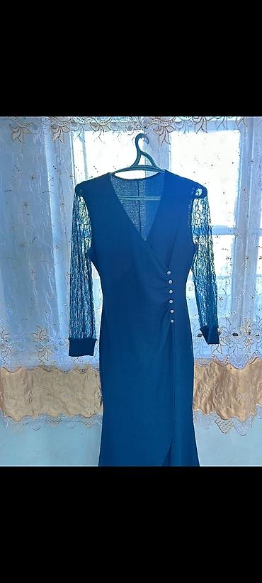 mirvari muncuq: Zərif lacivərdimsi-mavi qadın donu - Model: V-yaxa, sarafan tipli — 1