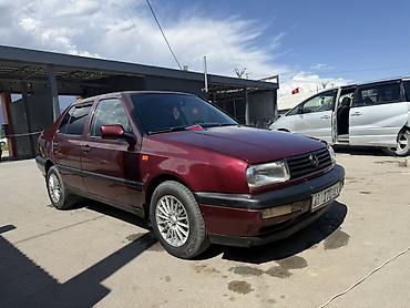 Volkswagen Vento: 1992 г., 1.8 л, Механика, Бензин, Седан