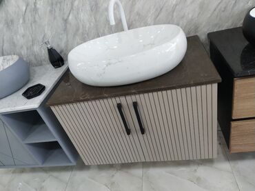 переходник ide sata: Ağ rəngli, oval formalı, mərmər naxışlı keramika lavabo. Ağ rəngli