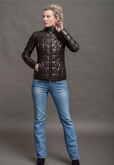 Демисезонные куртки: Представлена женская стеганая куртка, выполненная из кожи. Модель — 5