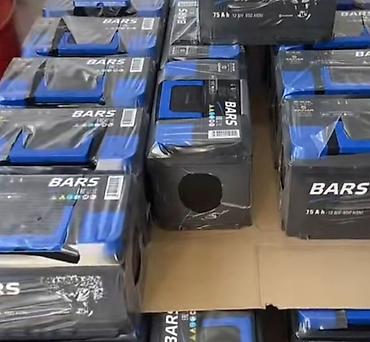 BARS markalı avtomobil akkumulyatorları. Şəkildə müxtəlif tutum və