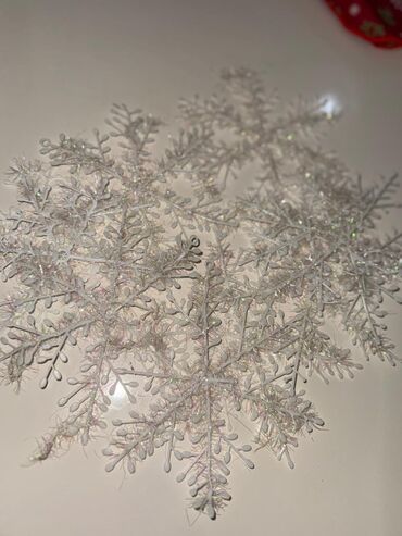 Yolka işıqları: 1.85 hündürlüyündə yolka münasib qiymətə satılır və üzərində bütün — 15