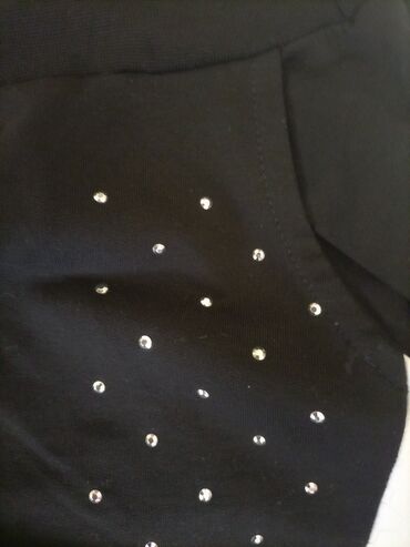 Ostali Kompleti, kombinezoni: Farmerke 34 600 din Guess original bluzica 600.Pamućna trenerka nova — 11