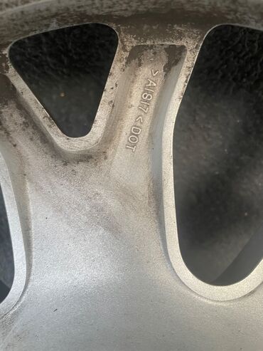 Gume i felne: Felne sa promerom rupe 5*120 mislim da su za bmw X5.Pasu na zadnjini — 12