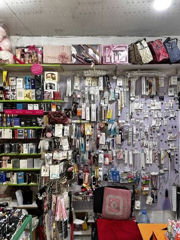 Sifarişlə kosmetika üçün vitrinlər: Hazır biznes ünvan xırdalan köhnə bazar — 1