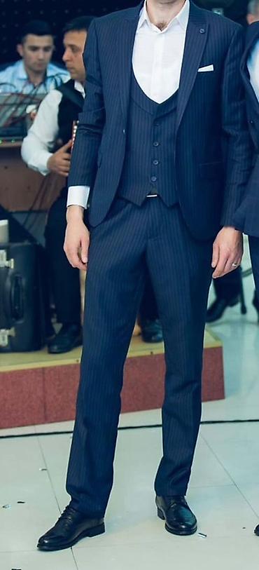 elegant furs: Kişi üçün üçlü kostyum dəsti beden olchusu 50 - Rəng: tünd göy, incə — 1