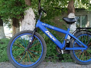 Двух колёсный велосипед новый синего света не битый 😁