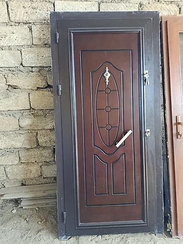 Seyf qapi, idyal vezyietde, ölçüsü 2,05/95, ünvan Ramana, - Material